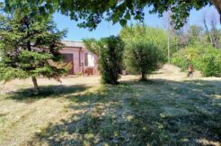 Casa singola immersa nel verde con vista Conero e Sibillini.